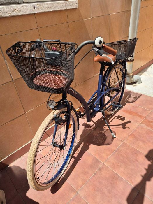 Bicicleta Elops NOVA com 2 cestos e capa protetora