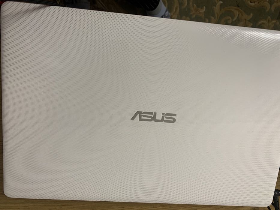 Ноутбук Asus x550 cc білий