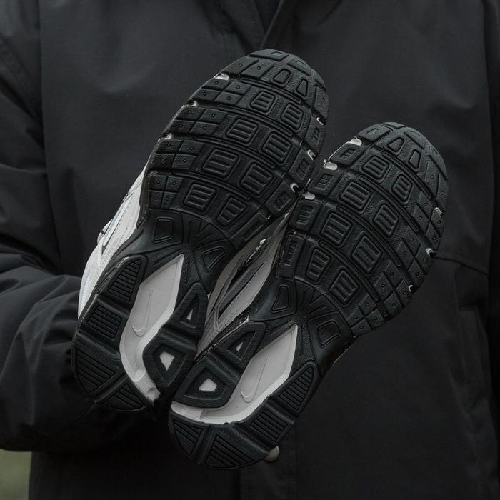Чоловічі кросівки Nike Initiator стильні біло-чорні