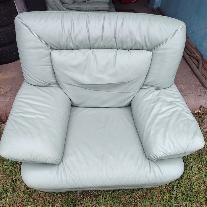 Продам  шкіряний гарнітур 3+2+1 .