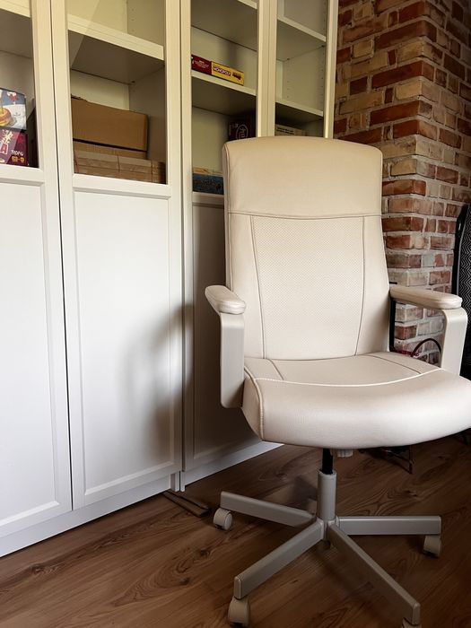 IKEA MILLBERGET krzesło biurowe białe – 4 miesiące, stan perfekcyjny