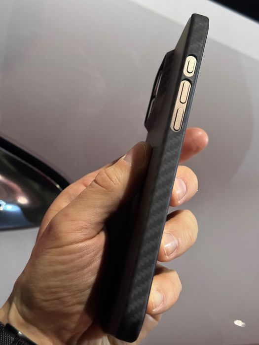 Ультратонкий карбоновый чехол iPhone 16 Pro Max