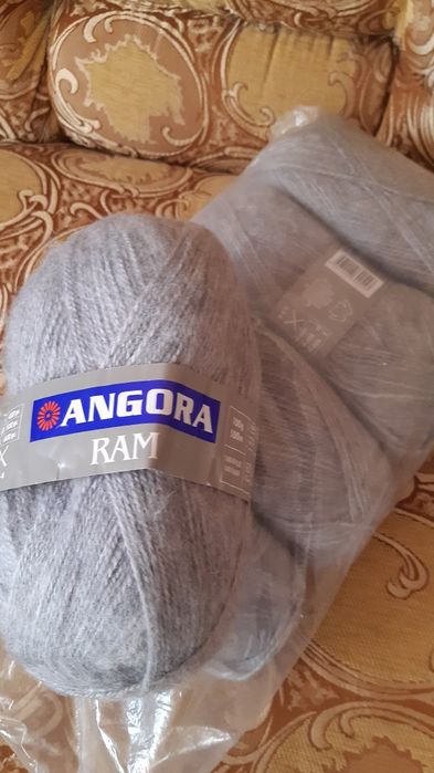 Нитки ,,Ангора,, для вязання спицями, нові