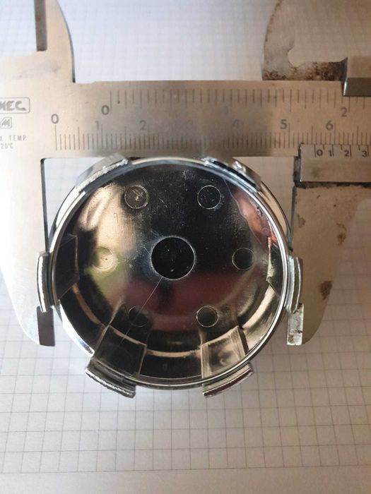 Tampas de Centro de Jantes – Tipo RAYS – 60 mm – Novas (ABS cromado)