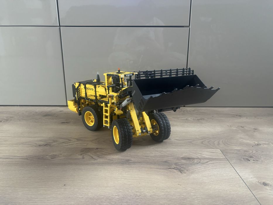 42030 Lego Technic koparka Volvo