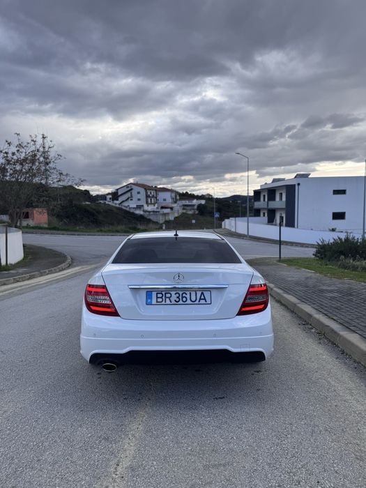 Mercedes-Benz C-Coupé C220 – 145.000 km | Automático 7G-Tronic