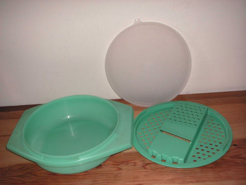 Tupperware - Graters and Measuring Cup64585096641667121
