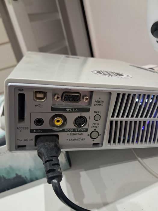 Projektor sony vpl-cx5