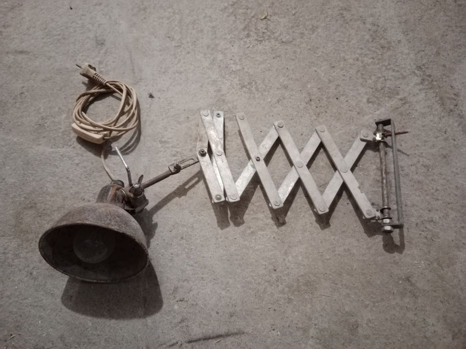 Lampa harmonijkowa, nożycowa z czasów PRL.