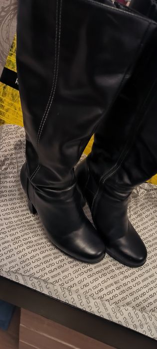 Продам зимові Жіночі шкіряні чобітки