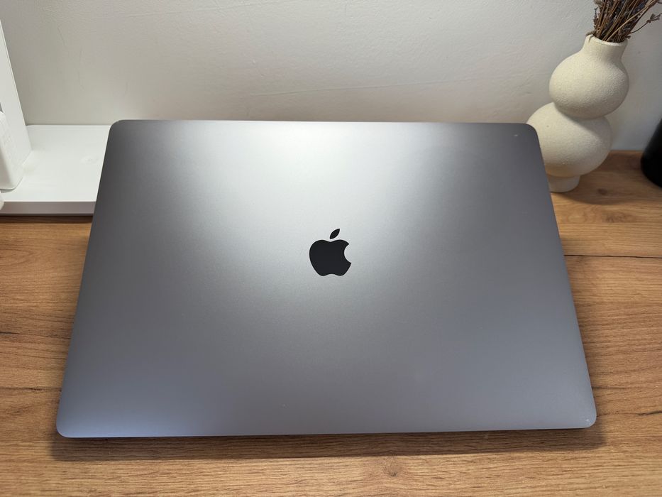MacBook Pro 16’ 2019 Intel i9 32Gb 1Tb SSD Redeon 5300 4Gb