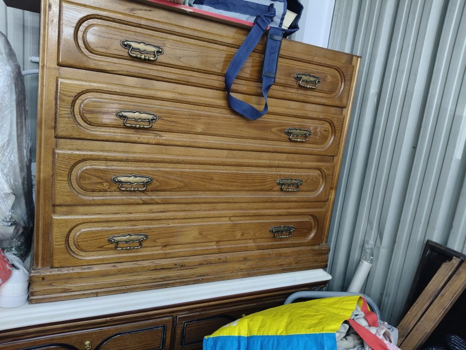 Vendo cómoda castanha