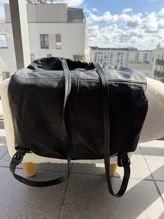 Czarny, skórzany plecak Massimo Dutti
