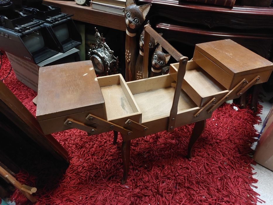 Caixa de costura de madeira articulada, (sanfona)