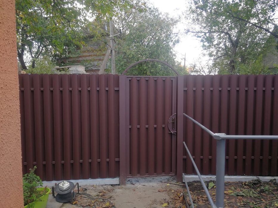 Забор из штакетника