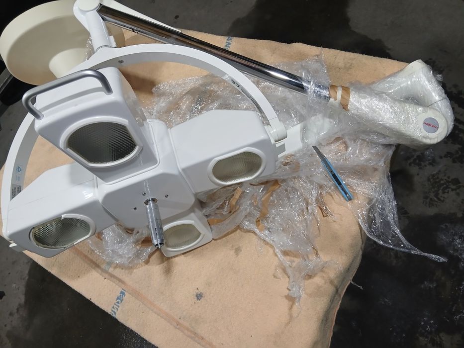 лампа хірургічна Angenieux AX=4