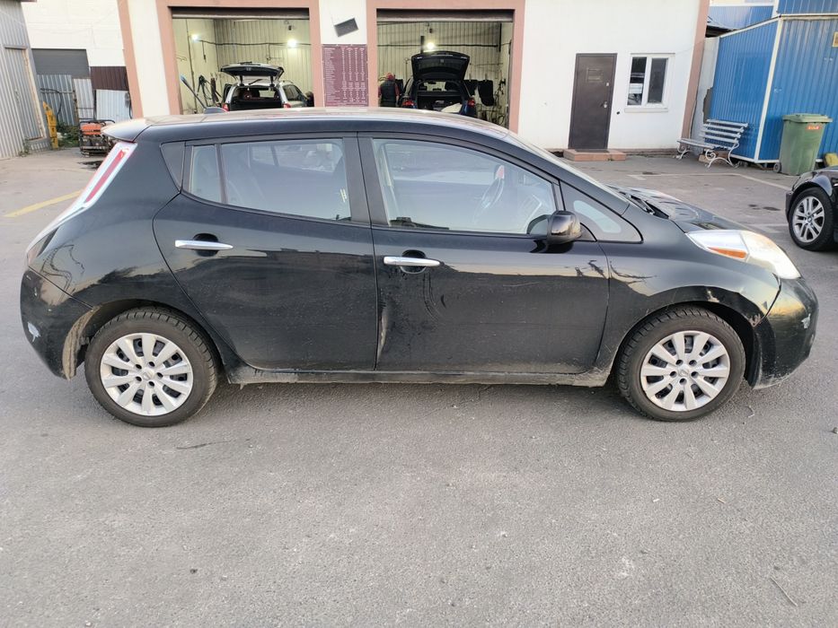 Продам NISSAN LEAF чорний салон 100км вебасто eberspaecher низька ціна