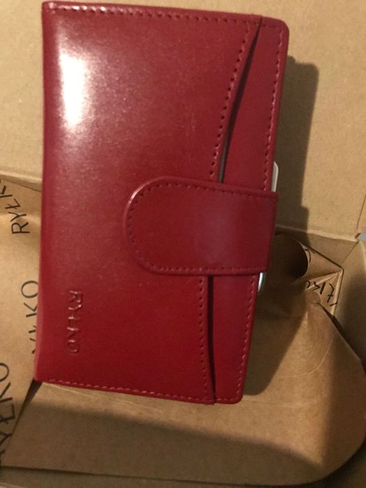nowy skórzany portfel