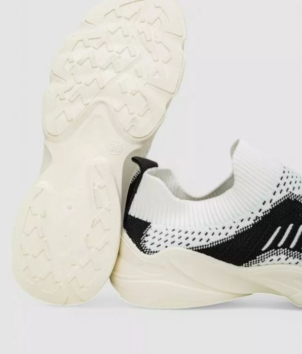 Леґкі дихаючі кросівки.