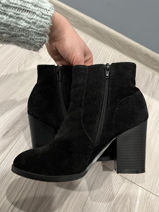 Botki zamszowe z frędzlami