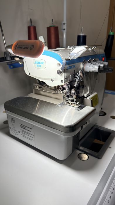 Maquina de corte e cose