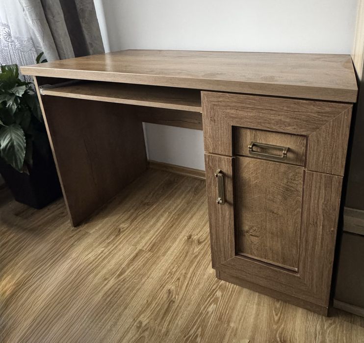 Sprzedam w bardzo dobrym stanie biurko