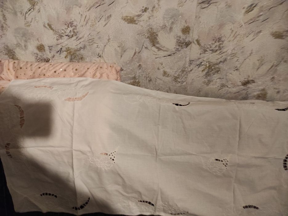 Ręcznie haftowany bieżnik