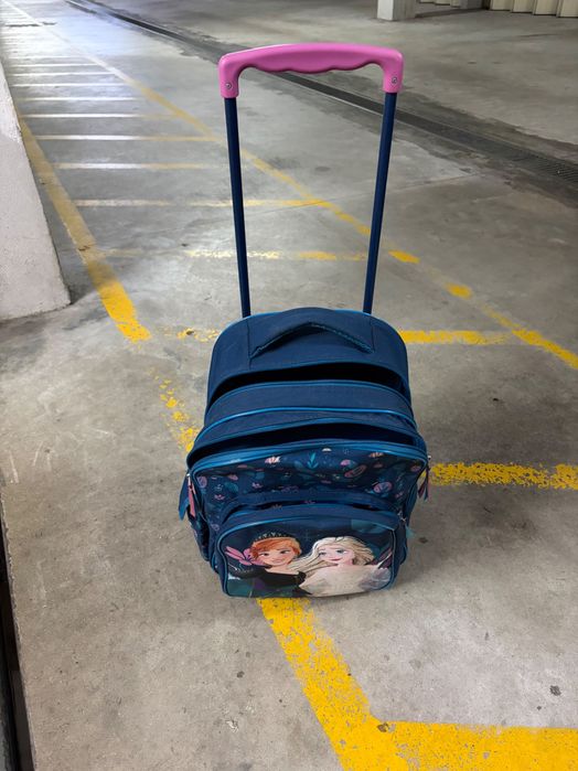 Mochila escolar criança