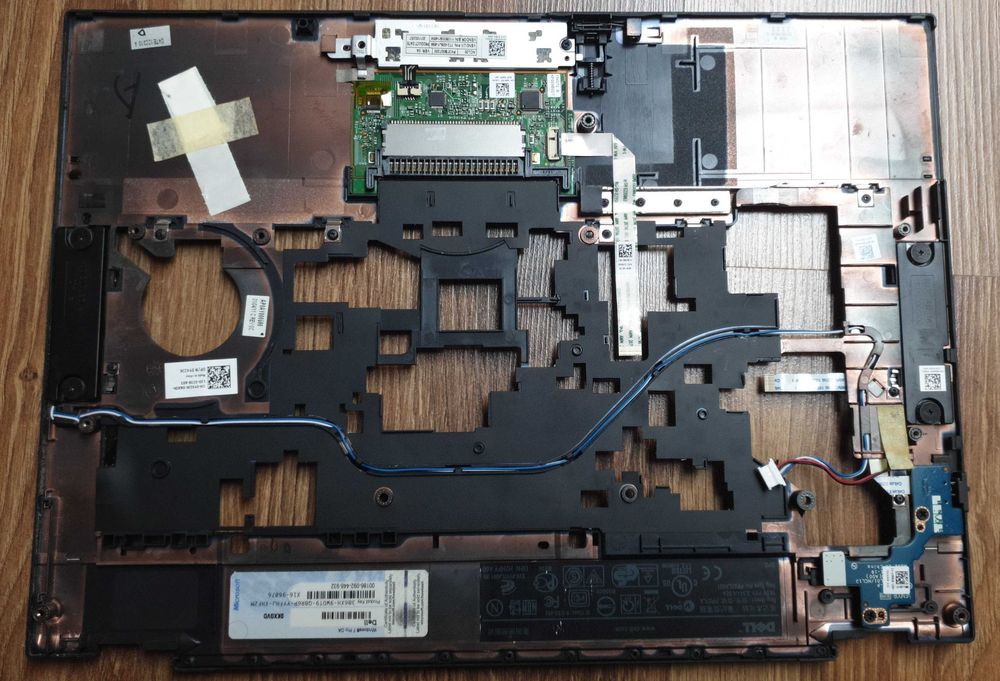 Obudowa górna palmrest Dell Latitude E6410 obudowa matrycy tylna