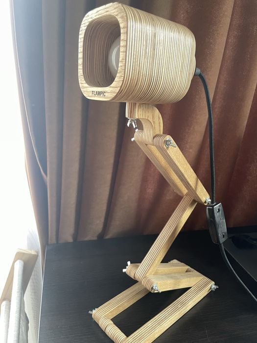 Настільна лампа Pixaro Light від Flampic зі смарт Led лампочкою