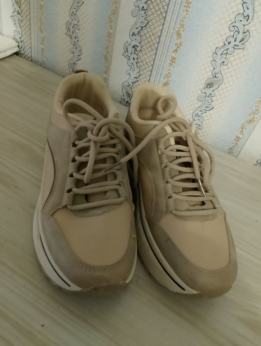 Шкіряні кросовки