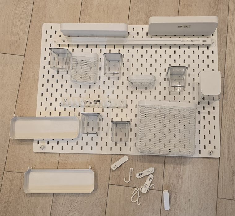 Tablica IKEA Skadis z akcesoriami