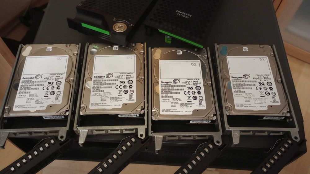 mini serwer Fujitsu TX120 S3 Xeon, 16GB RAM ECC, 4xSAS 600GB+SSD, RAID-SAS homelab