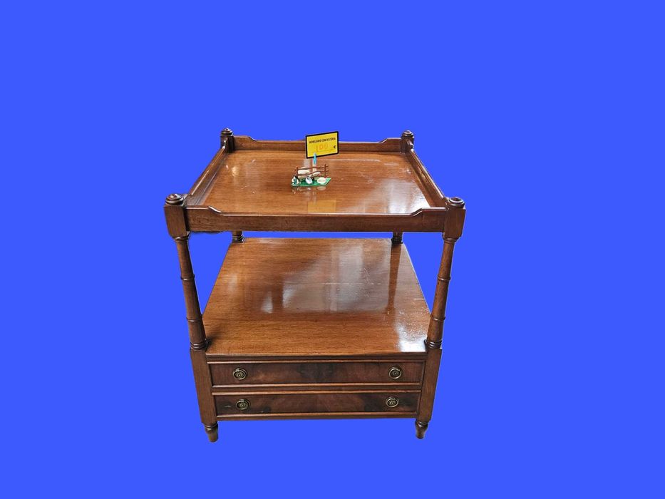 Móvel de apoio, quadrado, em madeira - Muito bom estado