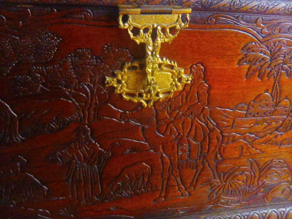 Arca/Baú Madeira Maciça Canfora Esculpida=> Tratada Encerada (Entrega)