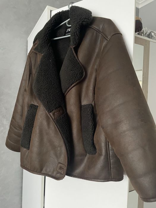 Жіноча дублянка від Zara в трендовому кольорі