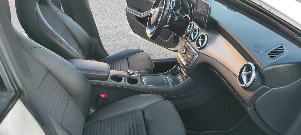 Mercedes CLA 180d Pack AMG / Pack Night / Excelente Estado