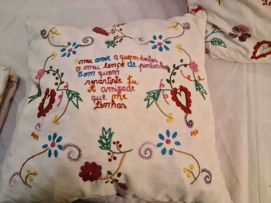 almofadas bordadas