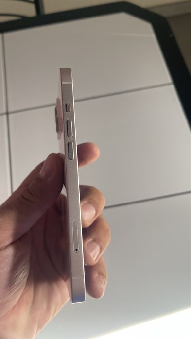 Iphone 13 в дуже гарному стані