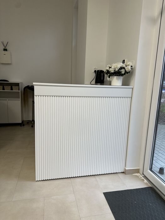 Lada recepcja butik kwiaciarnia  barber  kosmetyczna