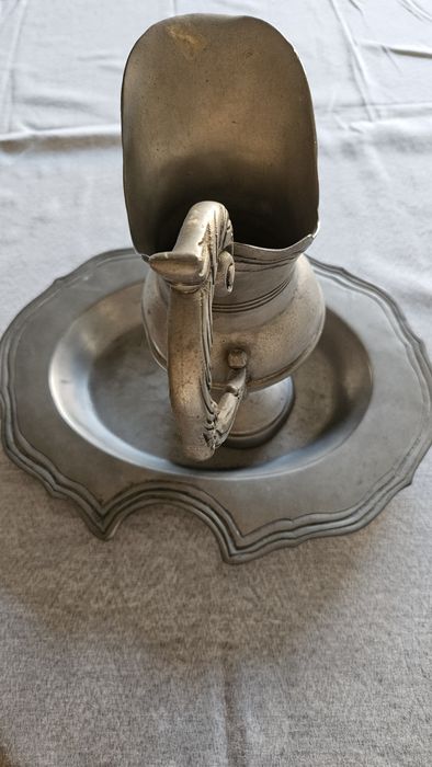 Gomil e prato em estanho