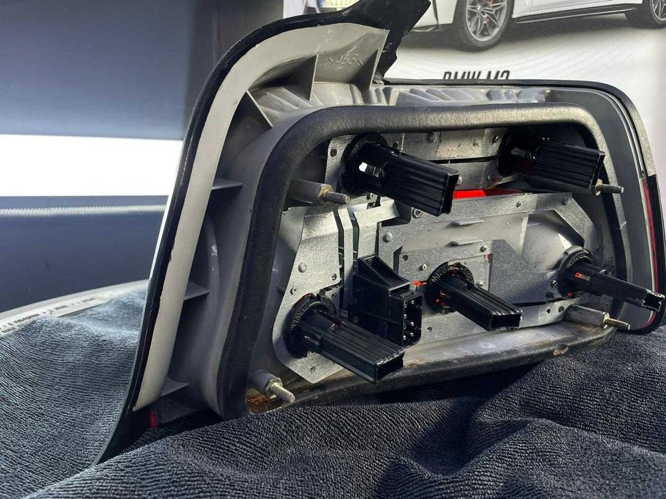 Продам оригинальный М фонарь  BMW E36