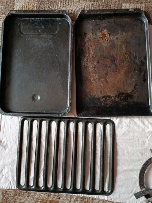 Решетки, горелки к Львовской газовой плите времён СССР.