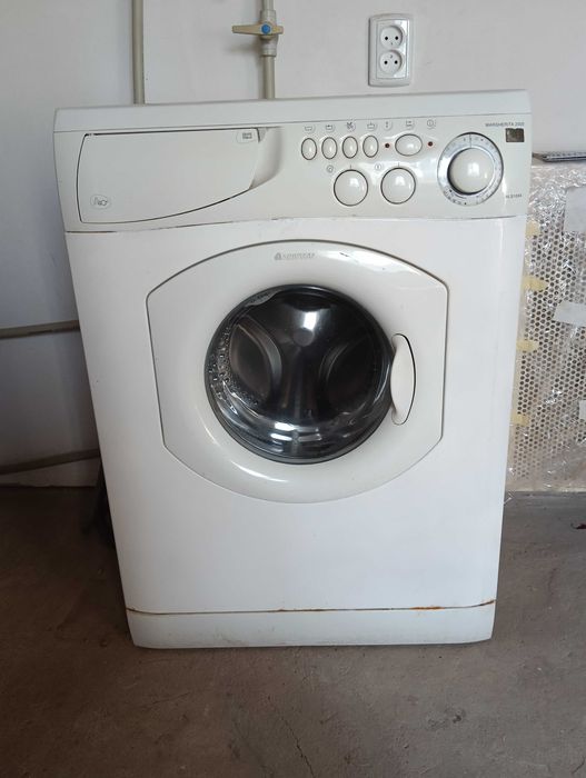 продам стиральную машину Аристон Маргарита 2000
