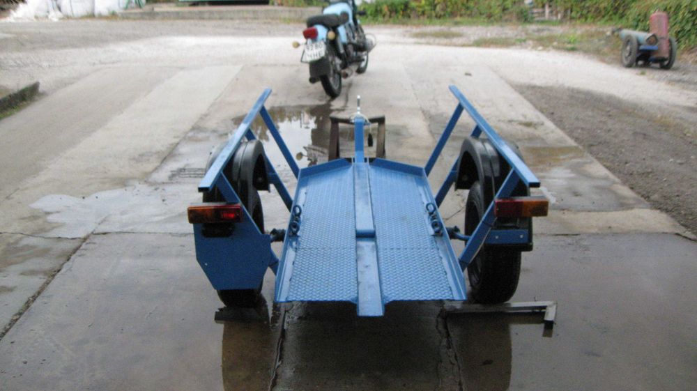Причеп для перевозки мотоциклів, човнів.