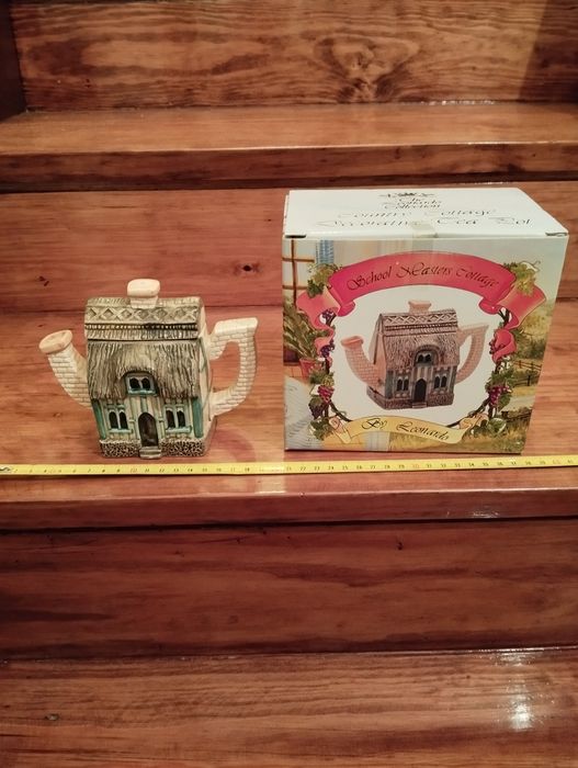 Decorative teapots with original packaging