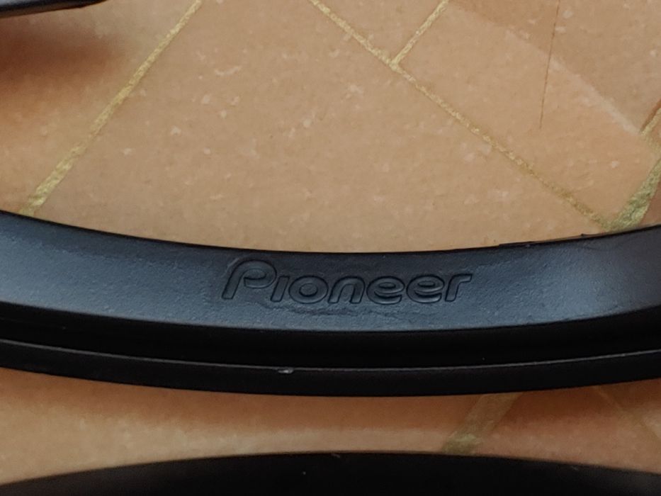 Продам декоративные накладки на автомобильную аккустику Peoneer