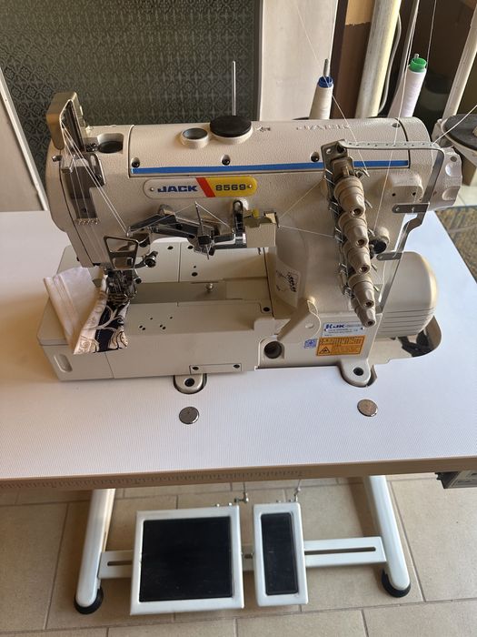 Maszyna renderka do szycia JK-8569A