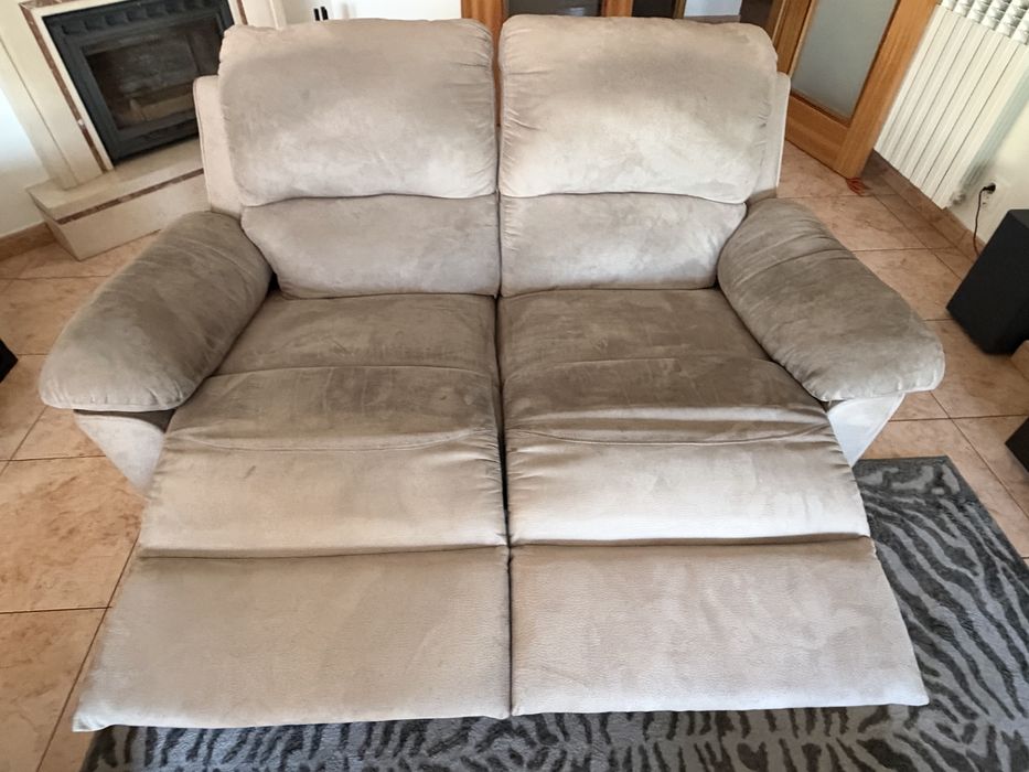 Conjunto de sofás com zona de descanso para pernas