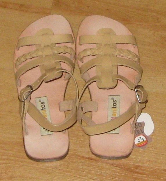 Sandália menina Titanitos Beje N.º 33 - NOVAS - 10€